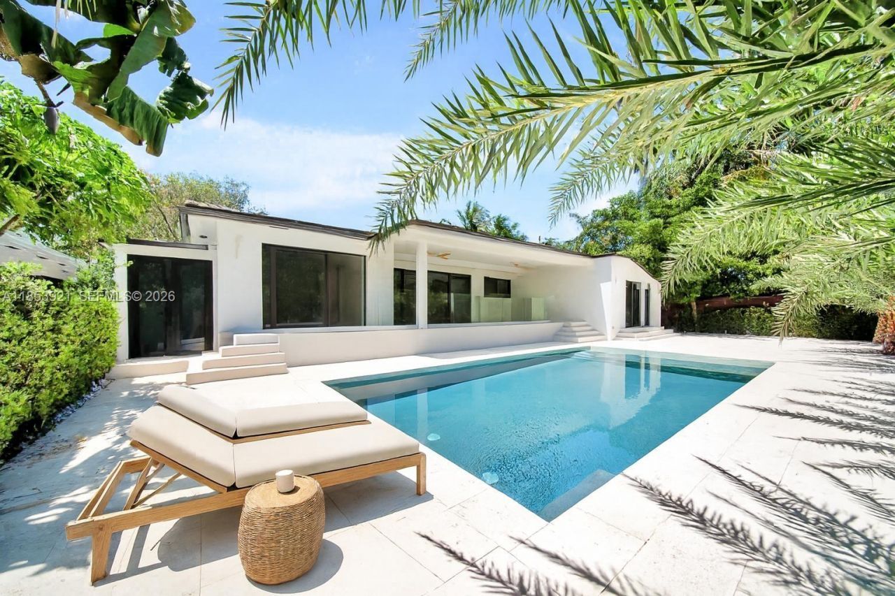 899 NE 71st St, Miami, FL 33138 Main Photo