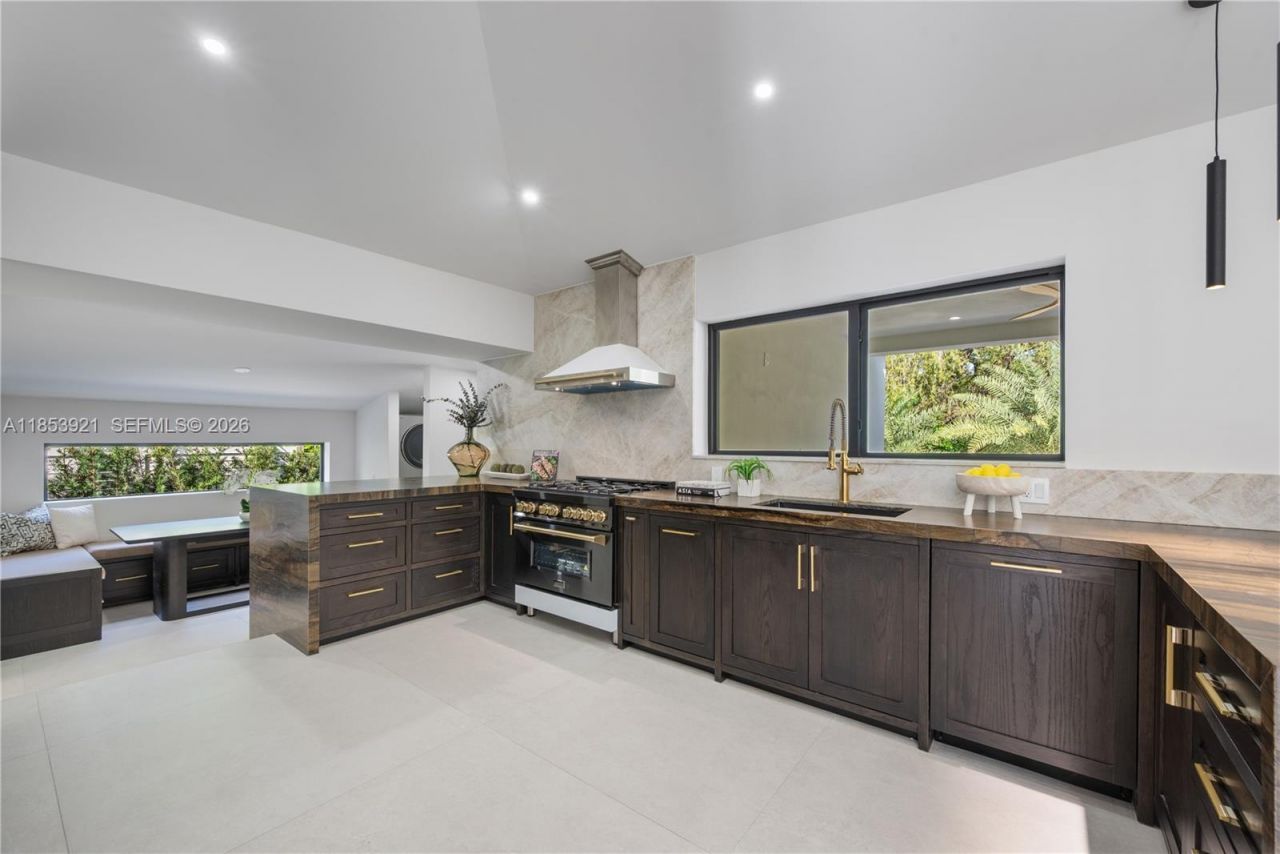 899 NE 71st St, Miami, FL 33138 Photo