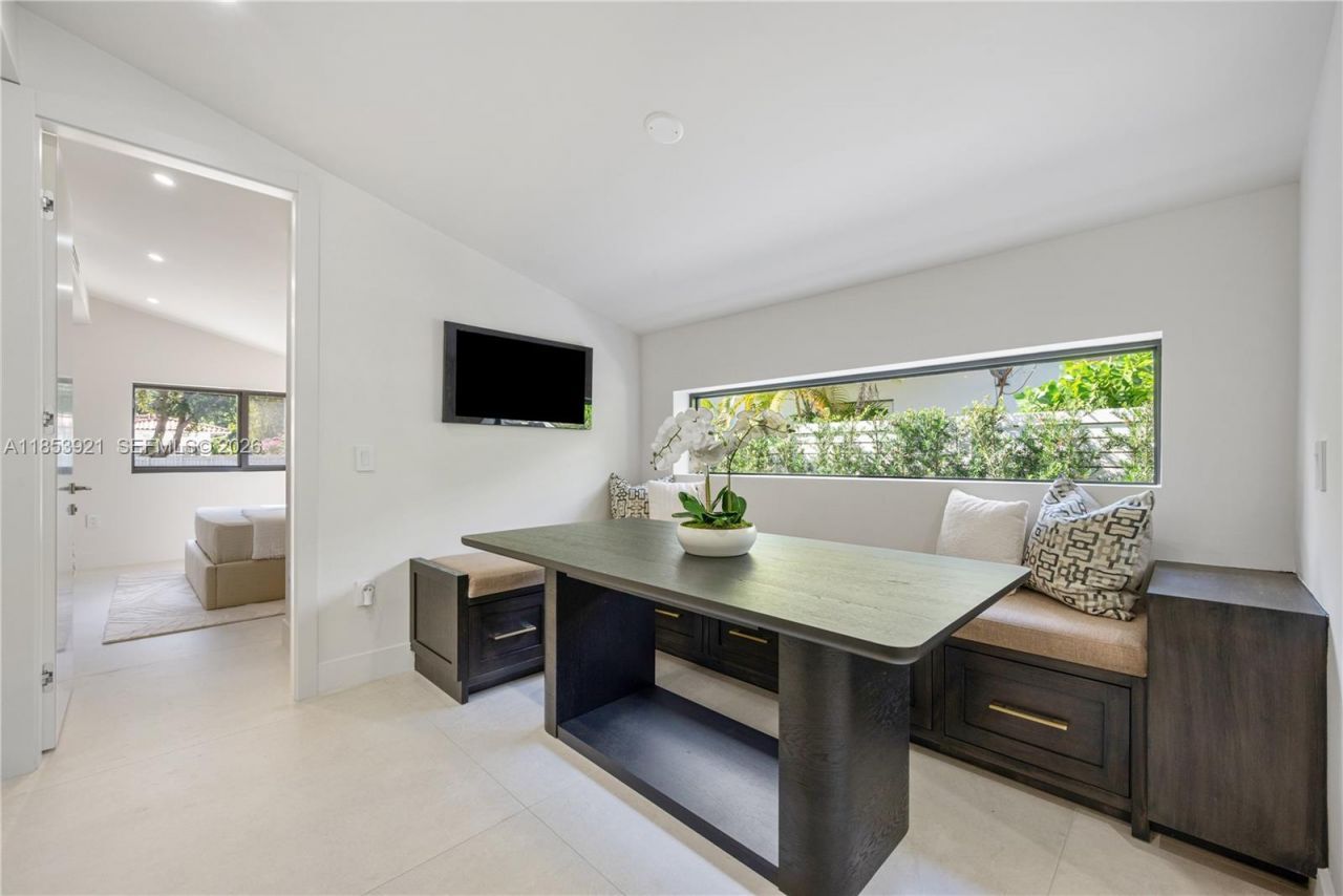 899 NE 71st St, Miami, FL 33138 Photo