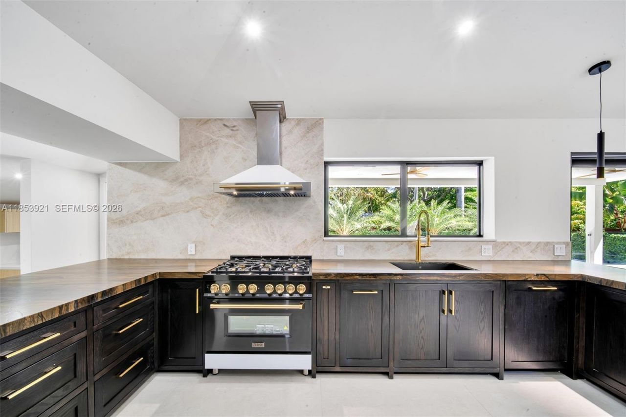 899 NE 71st St, Miami, FL 33138 Photo