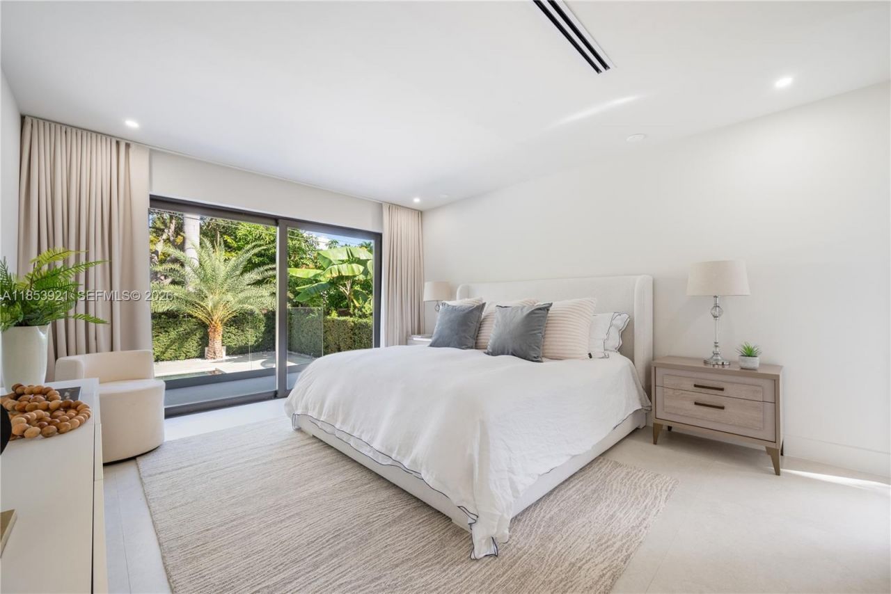 899 NE 71st St, Miami, FL 33138 Photo