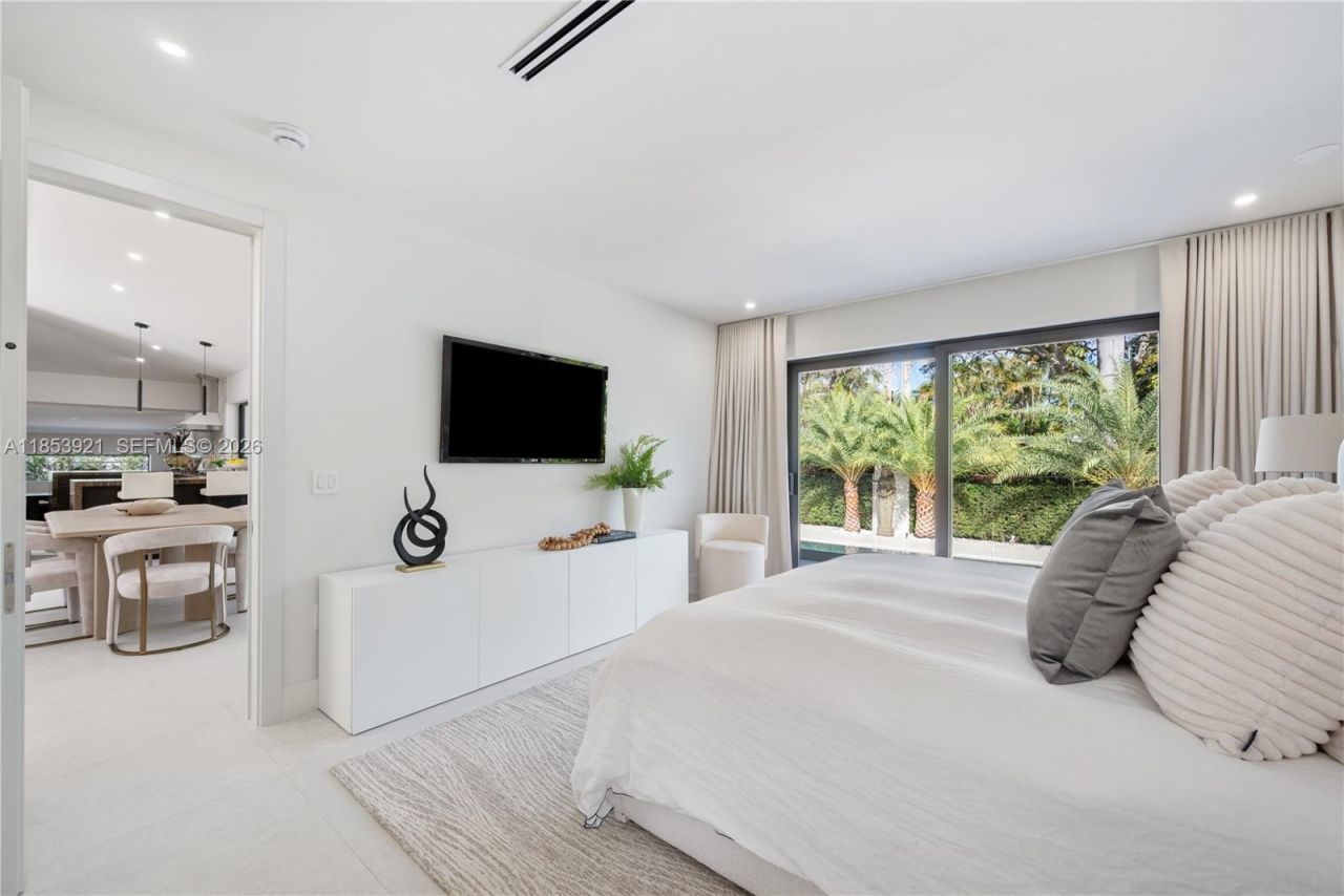 899 NE 71st St, Miami, FL 33138 Photo