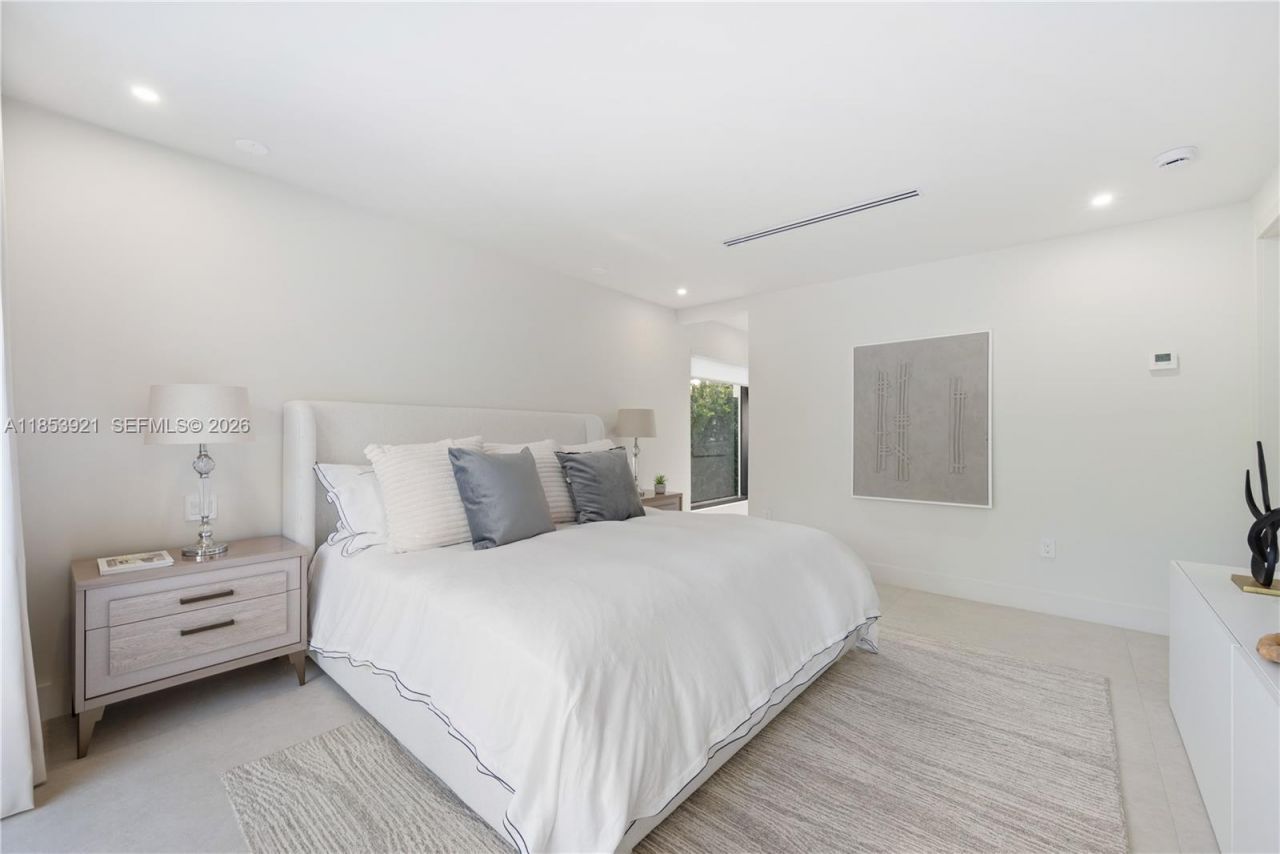 899 NE 71st St, Miami, FL 33138 Photo