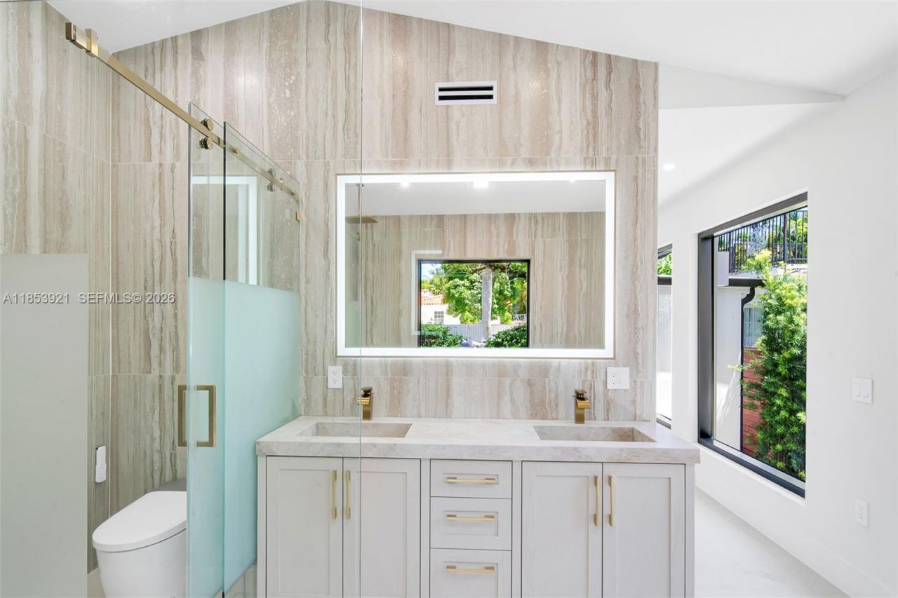 899 NE 71st St, Miami, FL 33138 Photo