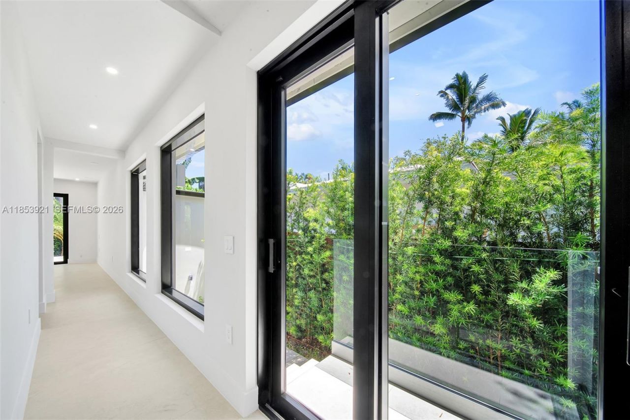 899 NE 71st St, Miami, FL 33138 Photo