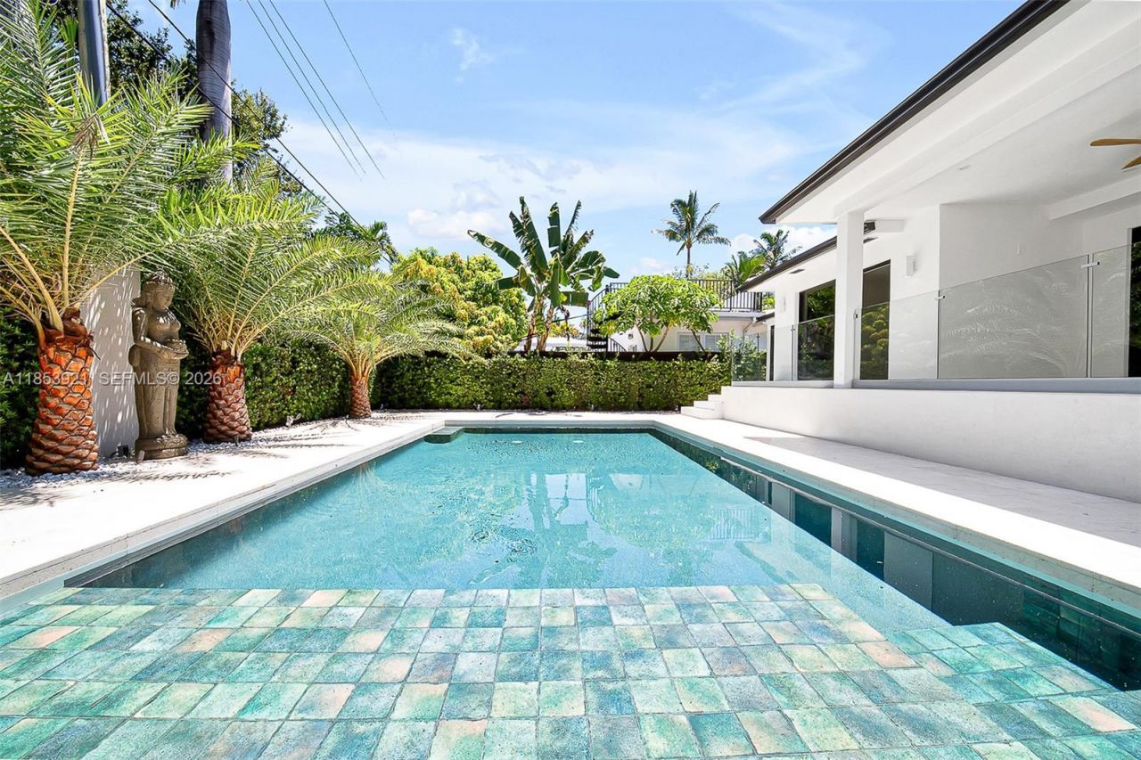 899 NE 71st St, Miami, FL 33138 Photo