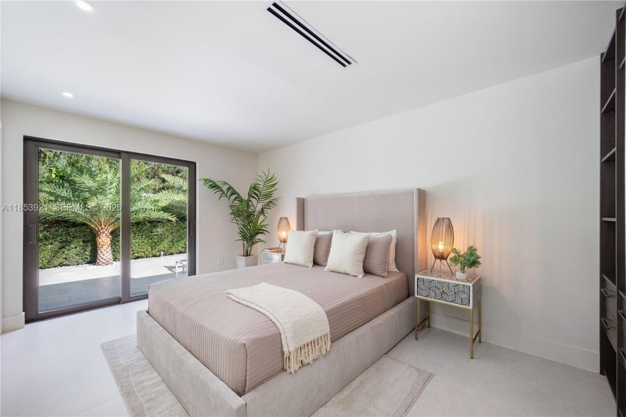 899 NE 71st St, Miami, FL 33138 Photo