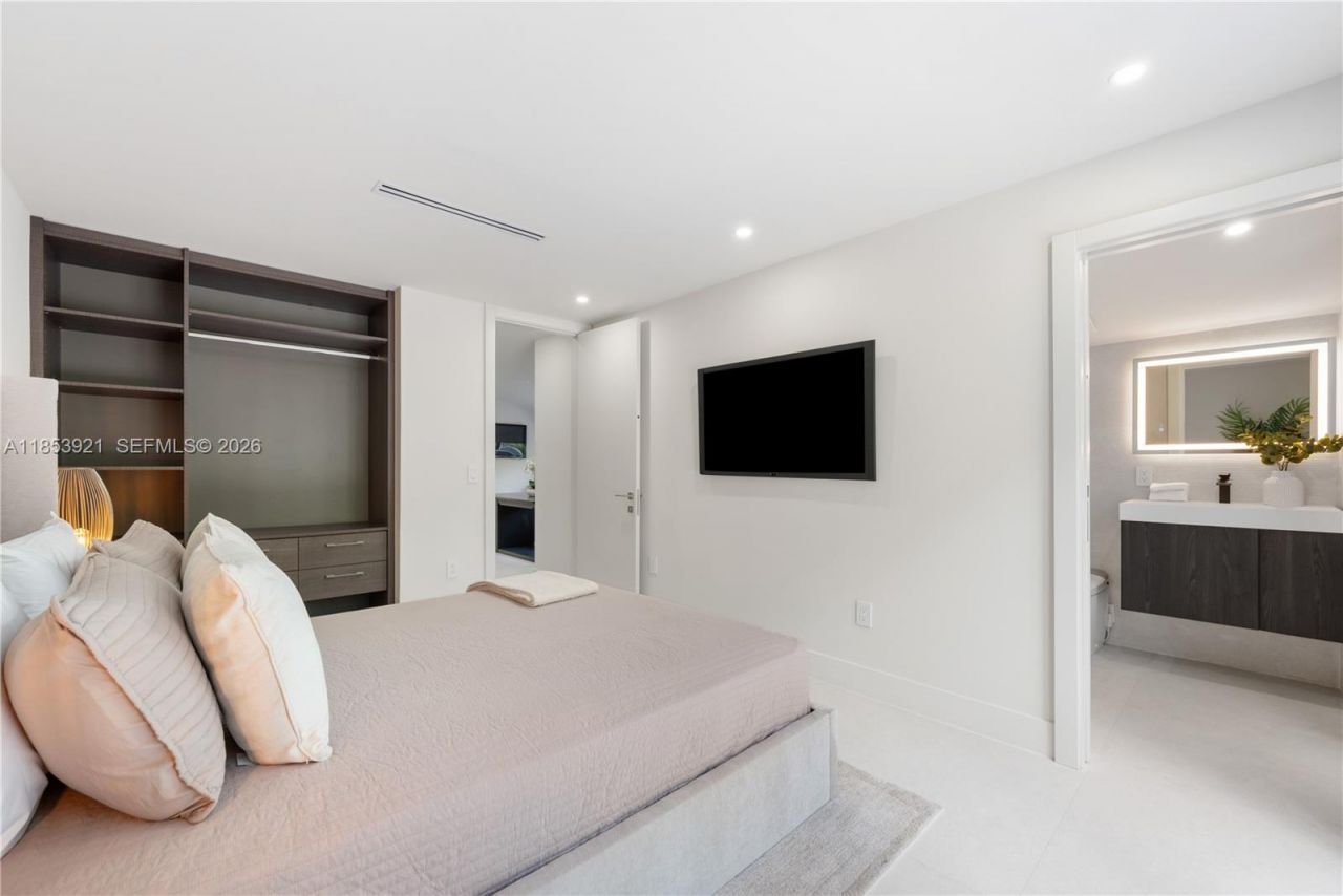 899 NE 71st St, Miami, FL 33138 Photo