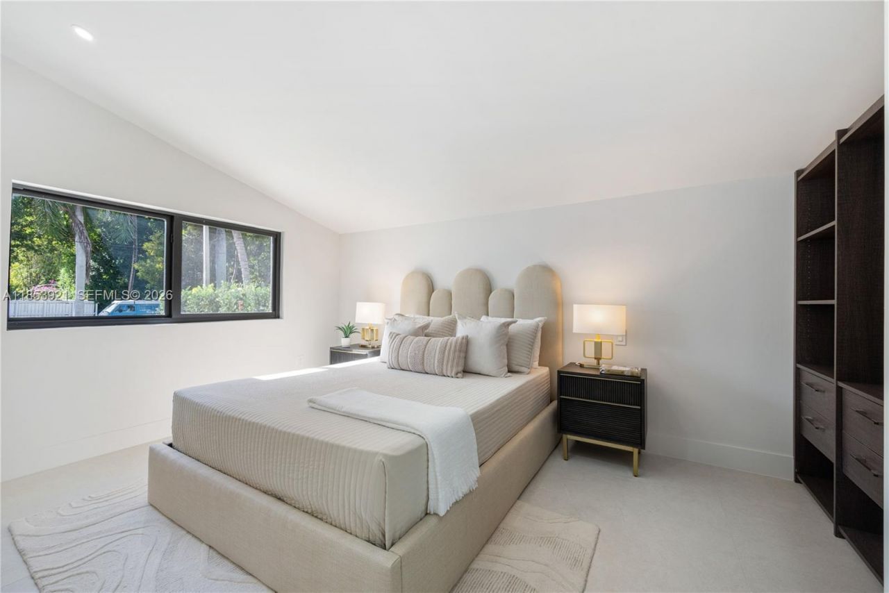 899 NE 71st St, Miami, FL 33138 Photo