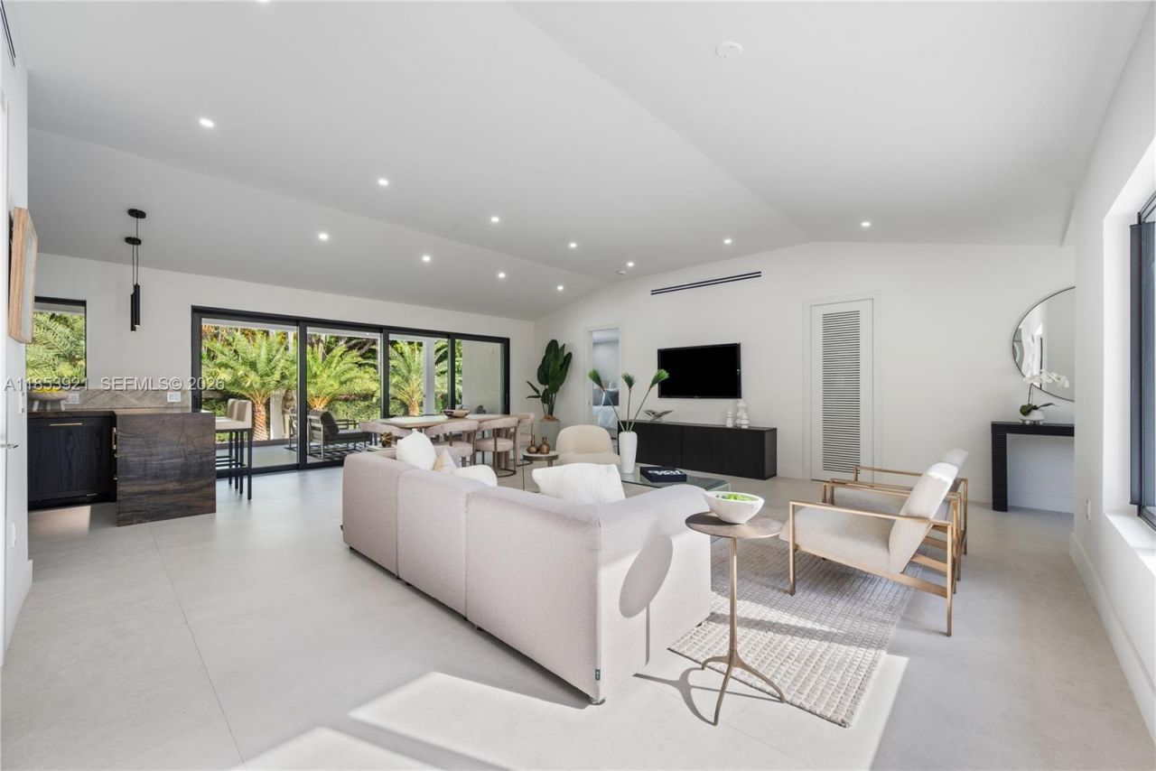 899 NE 71st St, Miami, FL 33138 Photo