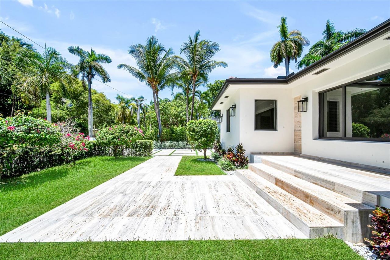 899 NE 71st St, Miami, FL 33138 Photo