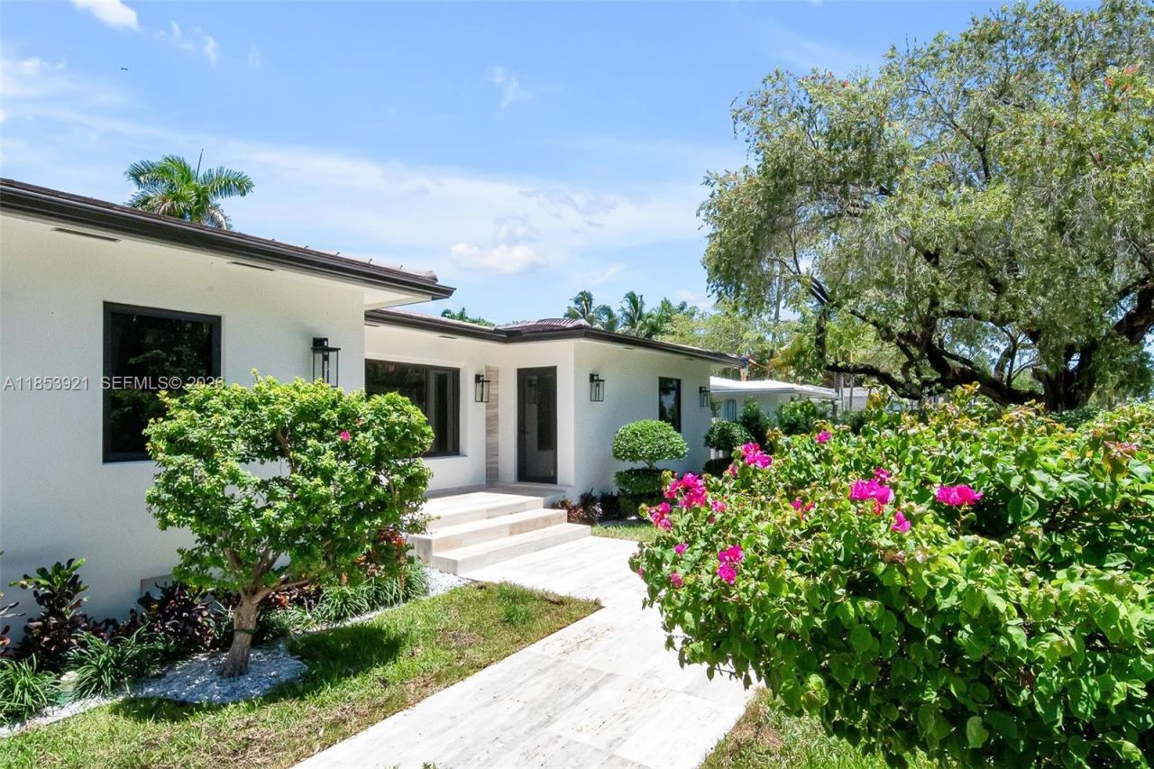 899 NE 71st St, Miami, FL 33138 Photo