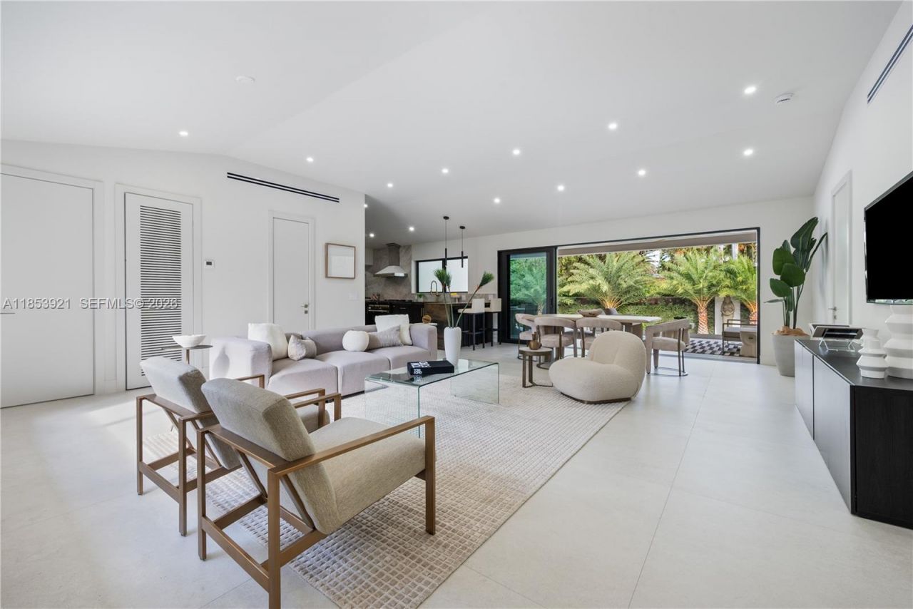 899 NE 71st St, Miami, FL 33138 Photo