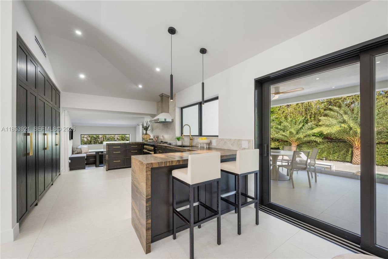 899 NE 71st St, Miami, FL 33138 Photo