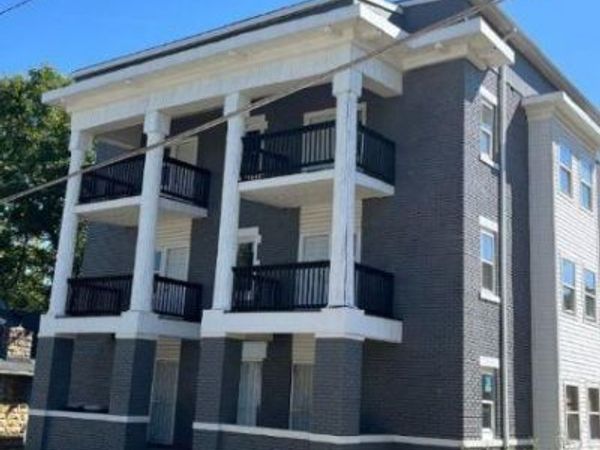 2305 E 37TH Street, Kansas City, MO 64109