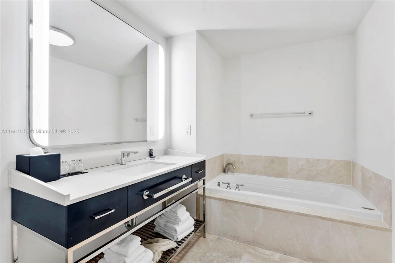 4401 Collins Ave, Unit 2907, Miami Beach, FL 33140 Photo