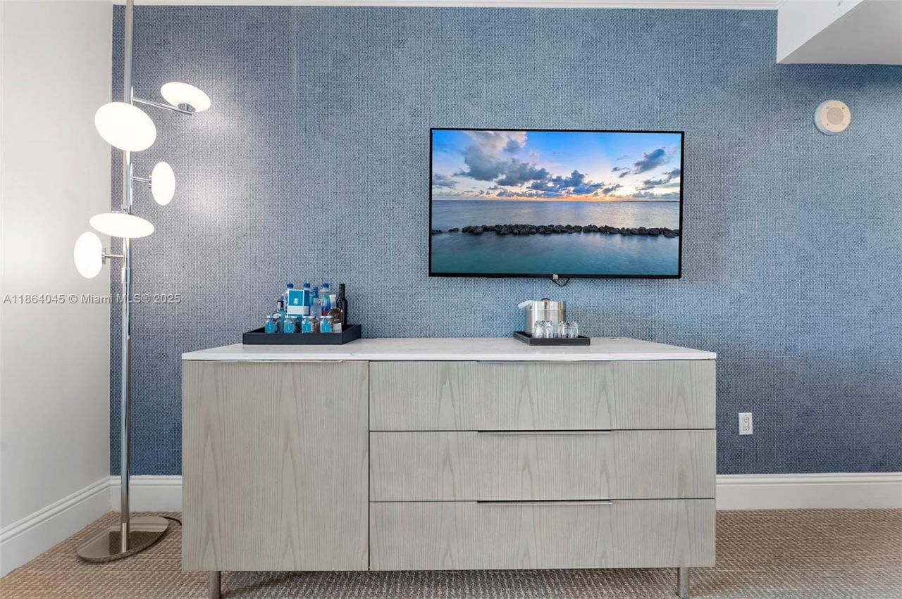 4401 Collins Ave, Unit 2907, Miami Beach, FL 33140 Photo