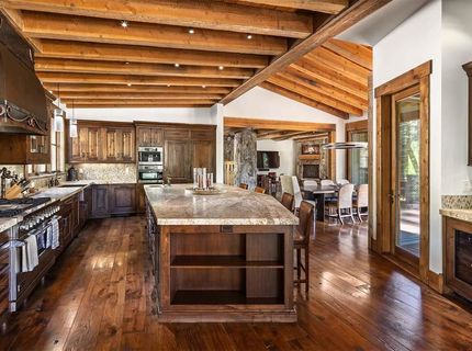 8186 Valhalla Drive, Truckee, CA 96161 Photo