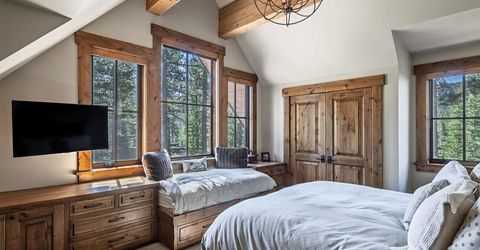 8186 Valhalla Drive, Truckee, CA 96161 Photo