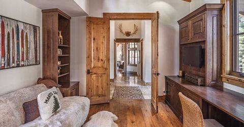 8186 Valhalla Drive, Truckee, CA 96161 Photo