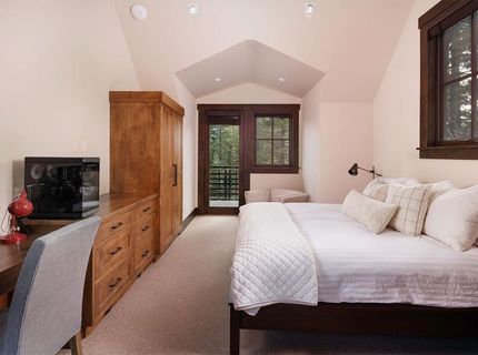 8221 Valhalla Drive, Truckee, CA 96161 Photo