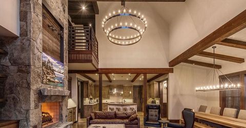 8221 Valhalla Drive, Truckee, CA 96161 Photo