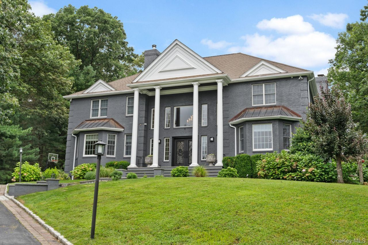 20 Stonewall Circle, West Harrison, NY 10604 Main Photo