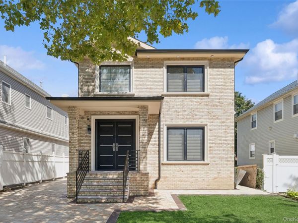 81-25 265th Street, Glen Oaks, NY 11004