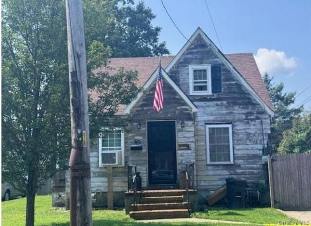 60 Center Avenue, Bay Shore, NY 11706 Main Photo