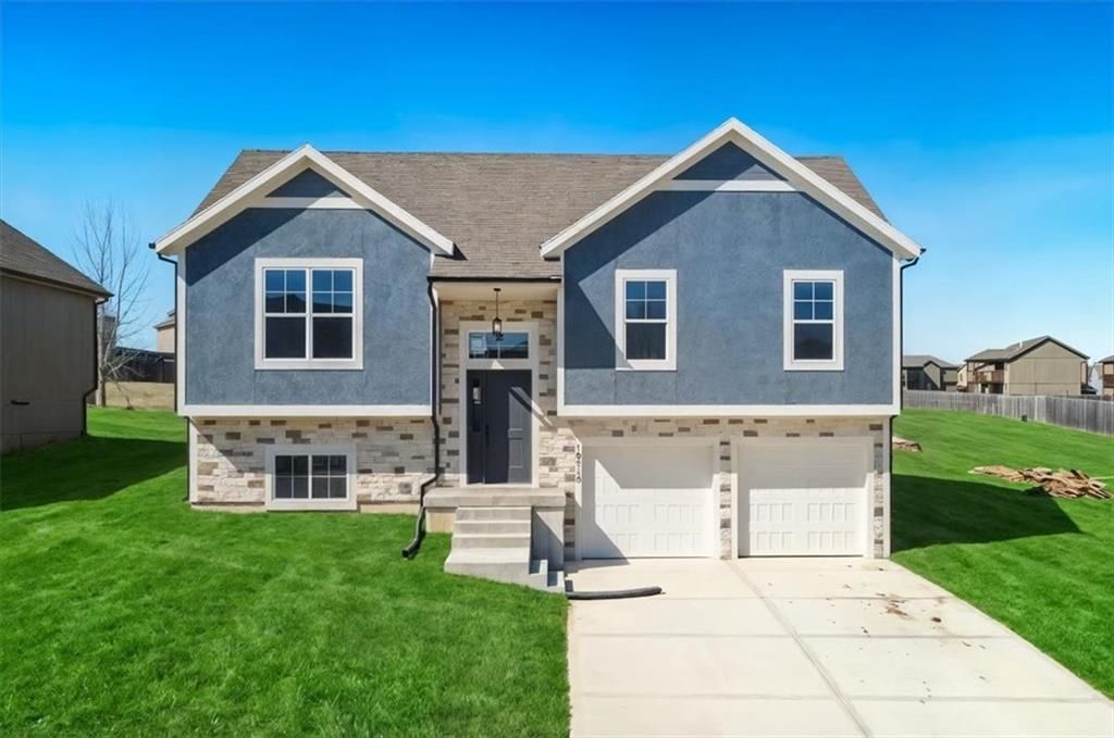 18410 Rock Creek Drive, Smithville, MO 64089 Main Photo