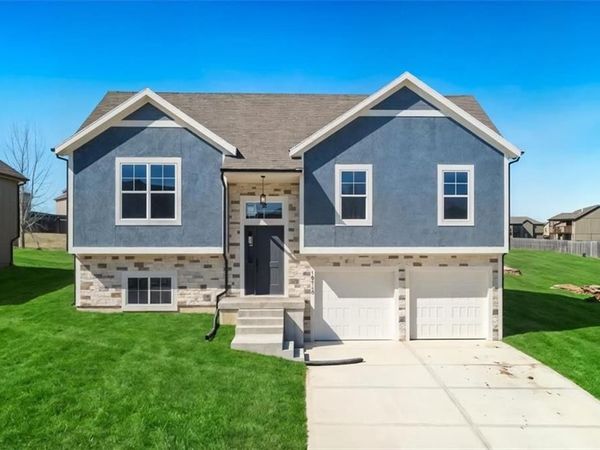 18410 Rock Creek Drive, Smithville, MO 64089