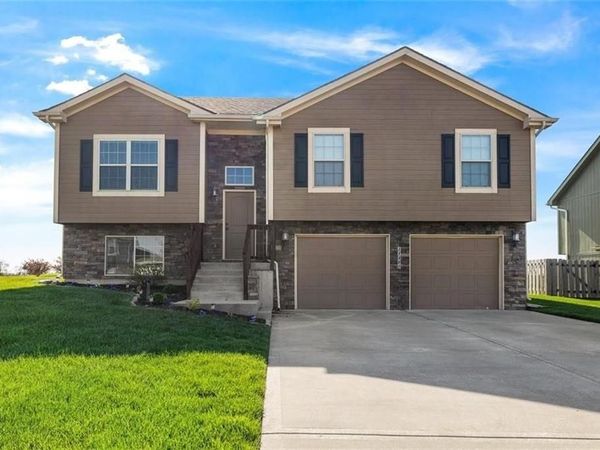 18410 Rock Creek Drive, Smithville, MO 64089
