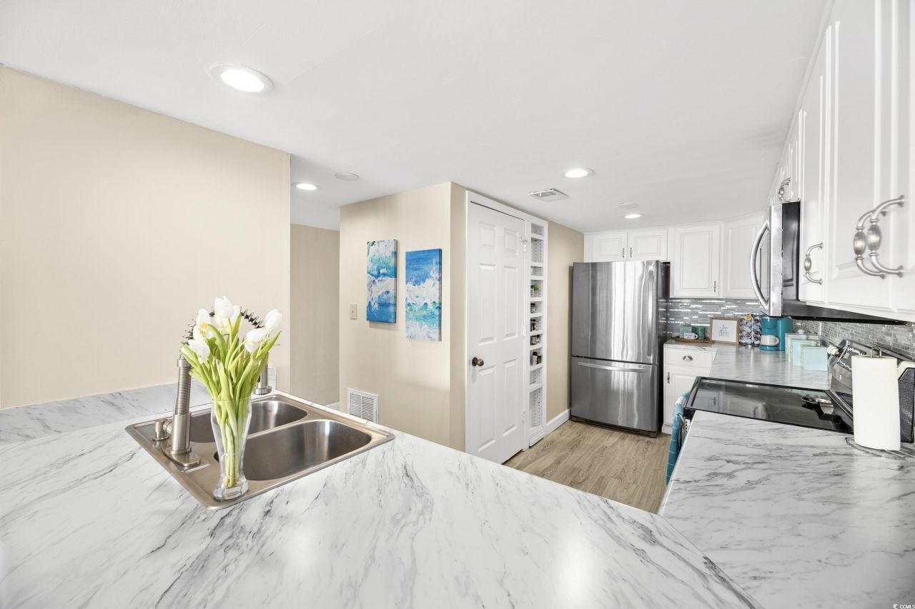 1108 N Waccamaw Dr. Photo 8