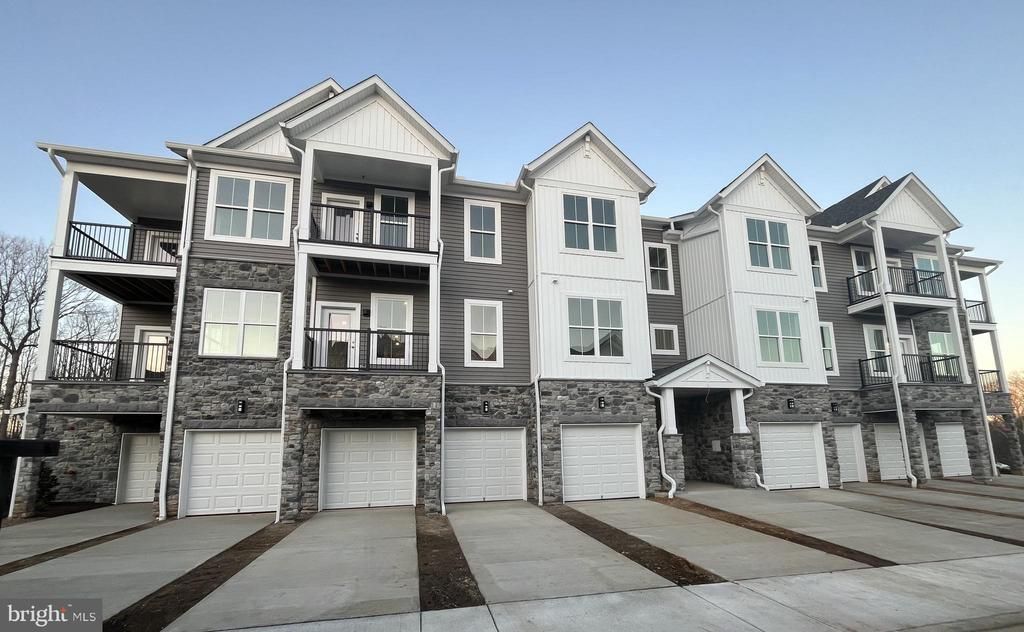 29 Hyssop Way, Unit 305, Stafford, VA 22554 Main Photo