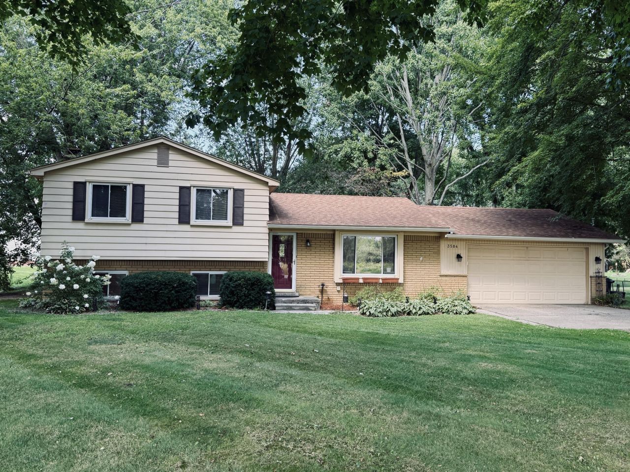 3584 W Maple Road, Wixom, MI 48393 Main Photo