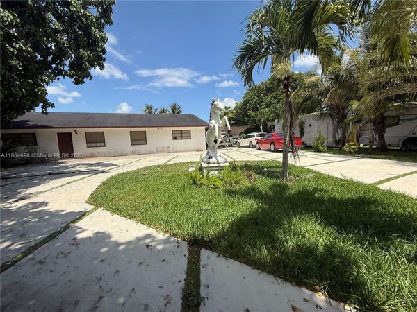 15765 SW 206th Ave, Miami, FL 33187