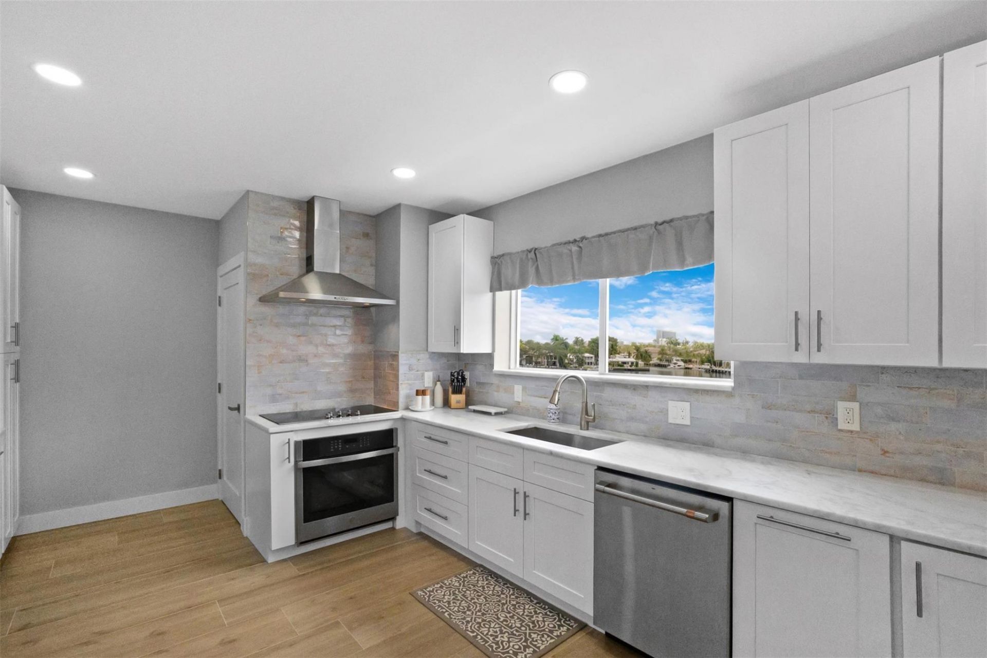 333 Sunset Drive, Unit 208, Fort Lauderdale, FL 33301 Photo