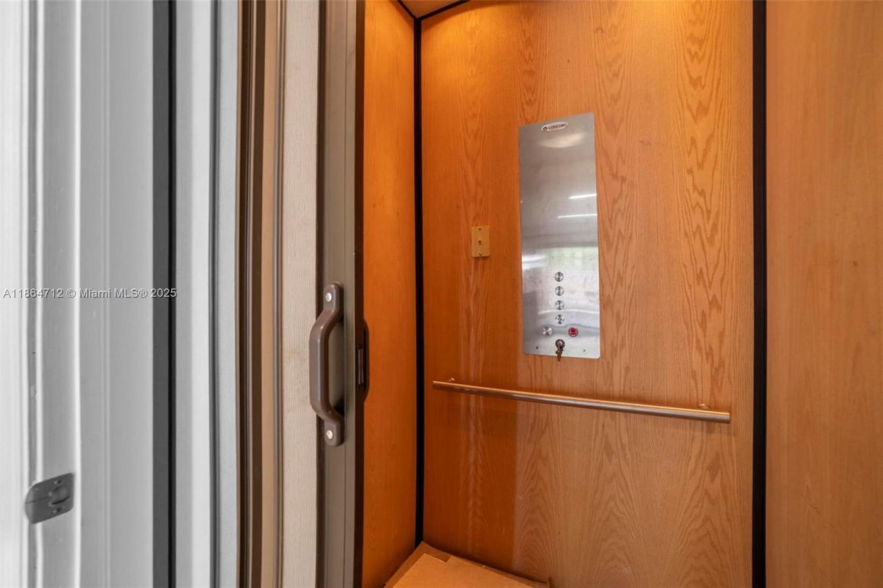 542 NE 17th Ave, Unit 542, Fort Lauderdale, FL 33301 Photo