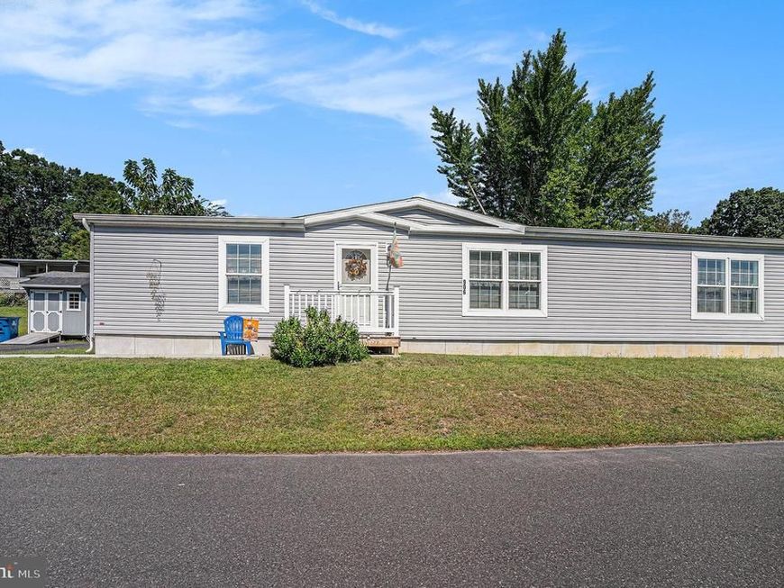 906 Lakeview Drive, Green Lane, PA 18054 Main Photo