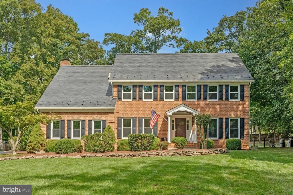 116 Lake Drive, Sterling, VA 20164 Main Photo