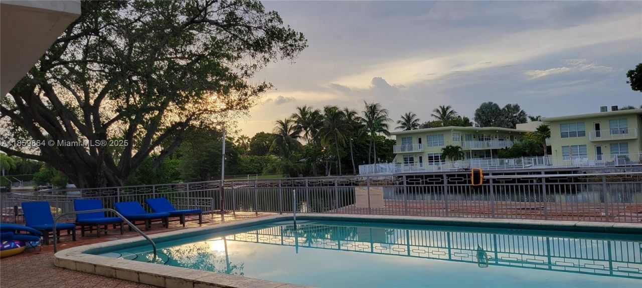 1265 Marseille Dr, Unit 31, Miami Beach, FL 33141 Photo