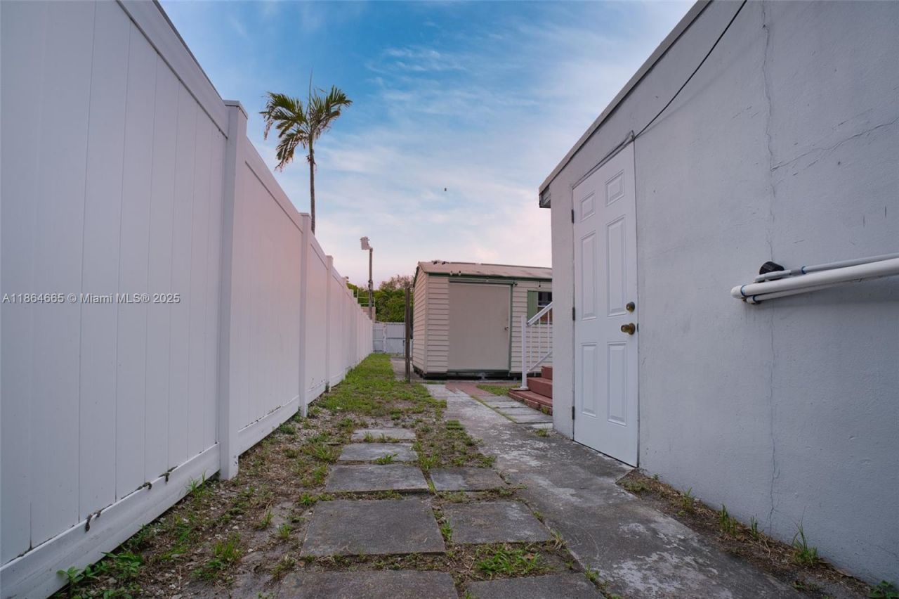 1923 Dewey St, Hollywood, FL 33020 Photo