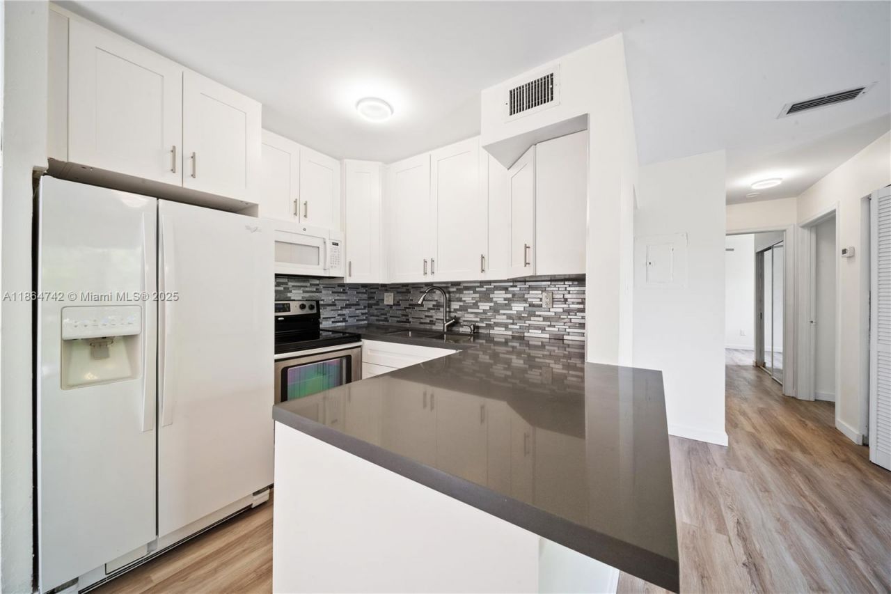 485 NW 210th St, Unit 206, Miami Gardens, FL 33169 Photo