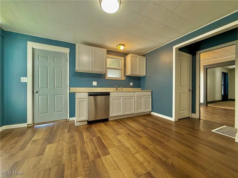 387 4th Street NW, Barberton, OH 44203 Photo 5