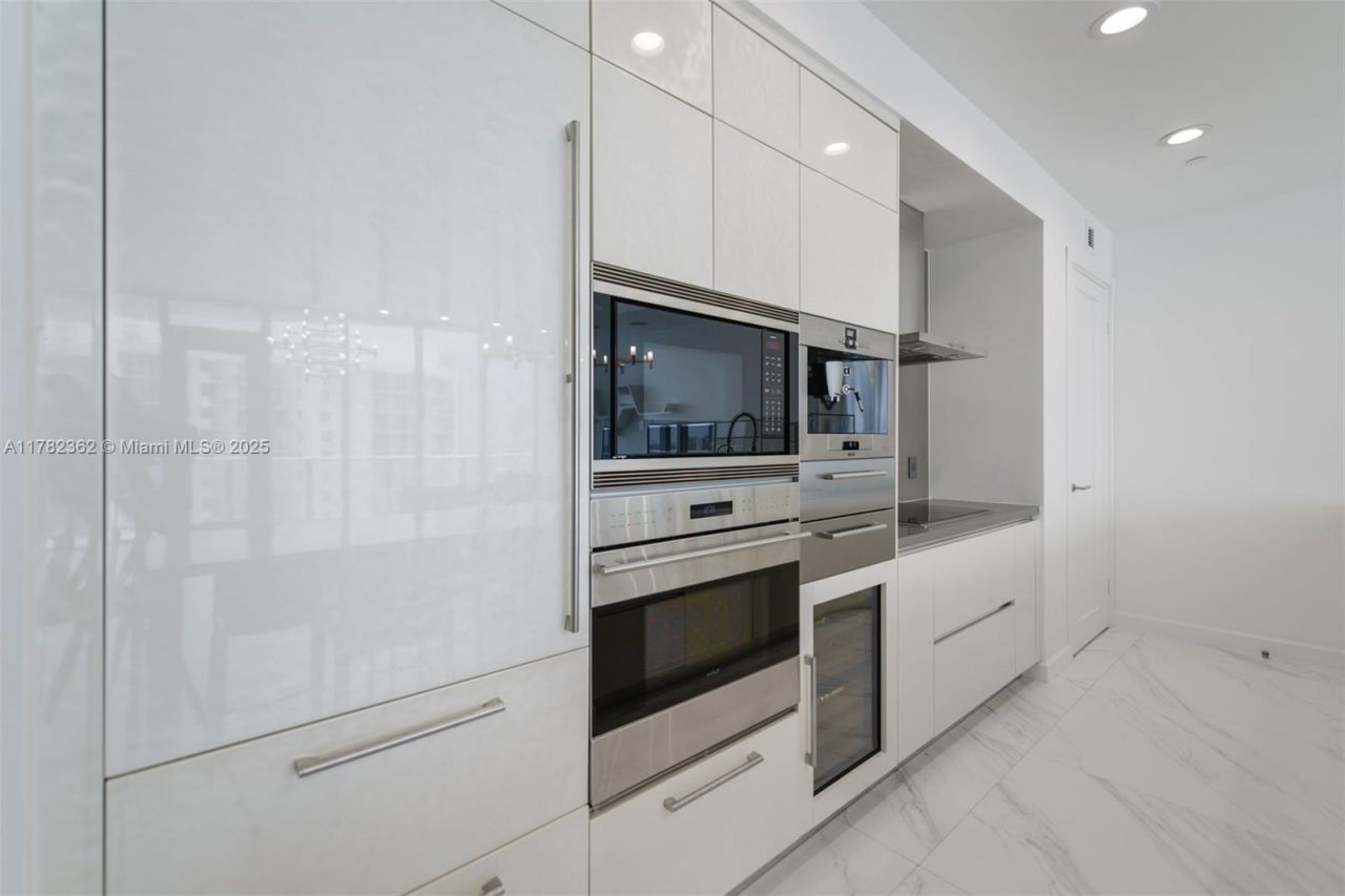 17475 Collins Ave, Unit 1703, Sunny Isles Beach, FL 33160 Photo