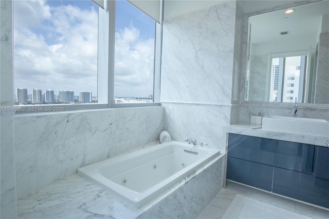 17475 Collins Ave, Unit 1703, Sunny Isles Beach, FL 33160 Photo
