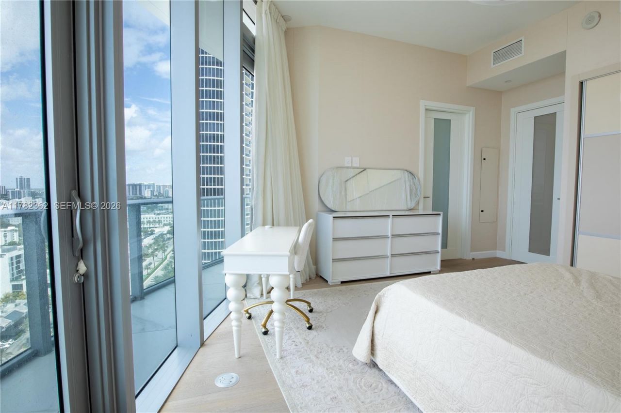 17475 Collins Ave, Unit 1703, Sunny Isles Beach, FL 33160 Photo