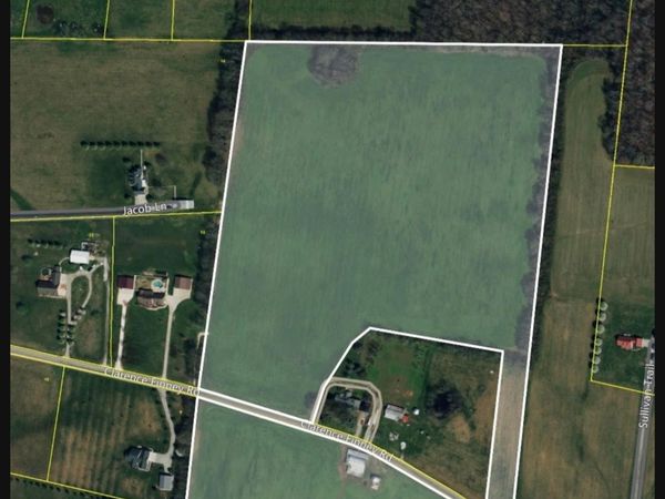 1 Clarence Finney Rd, Hillsboro, TN 37342