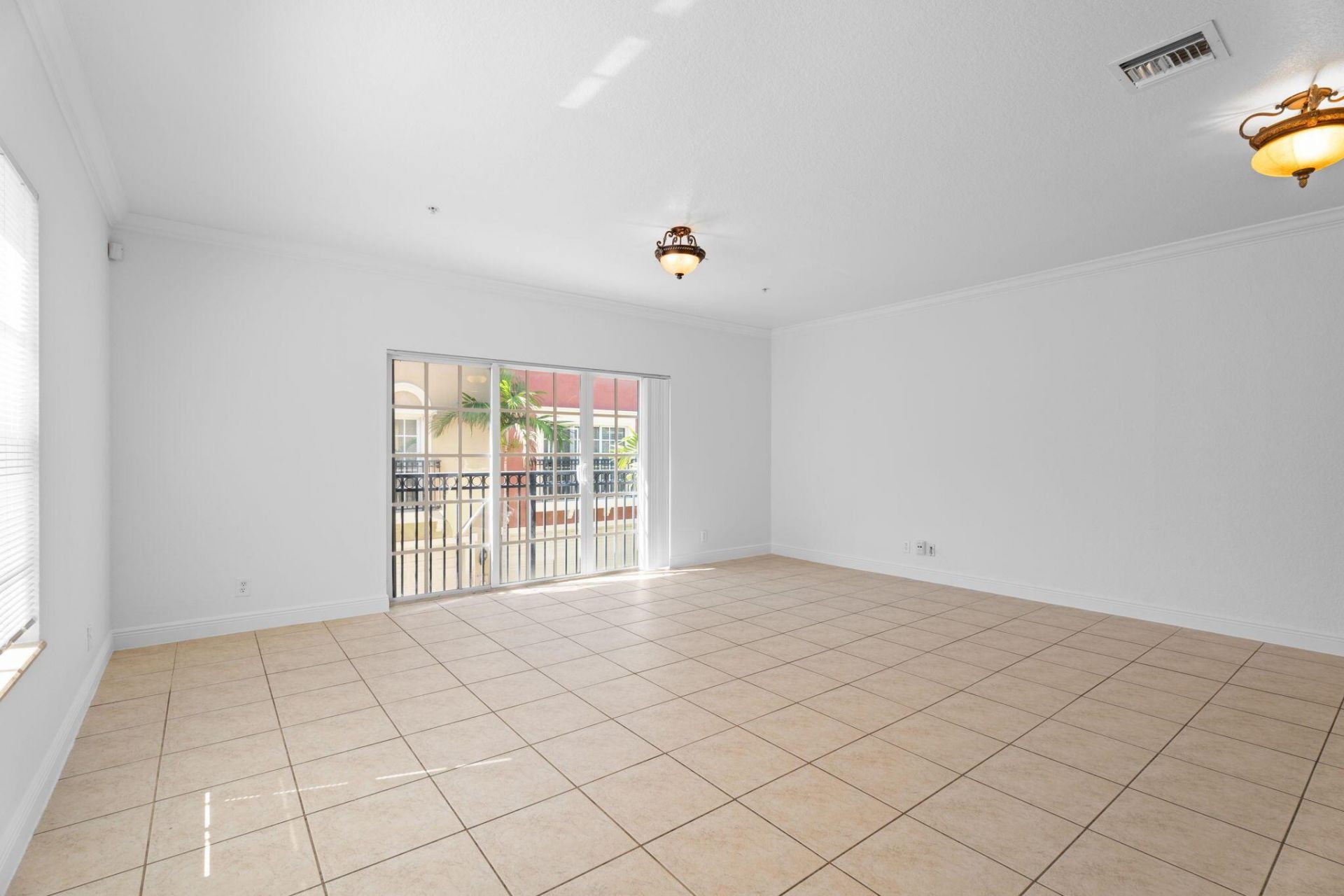 601 S Federal Highway, Unit 34, Lake Worth Beach, FL 33460 Photo