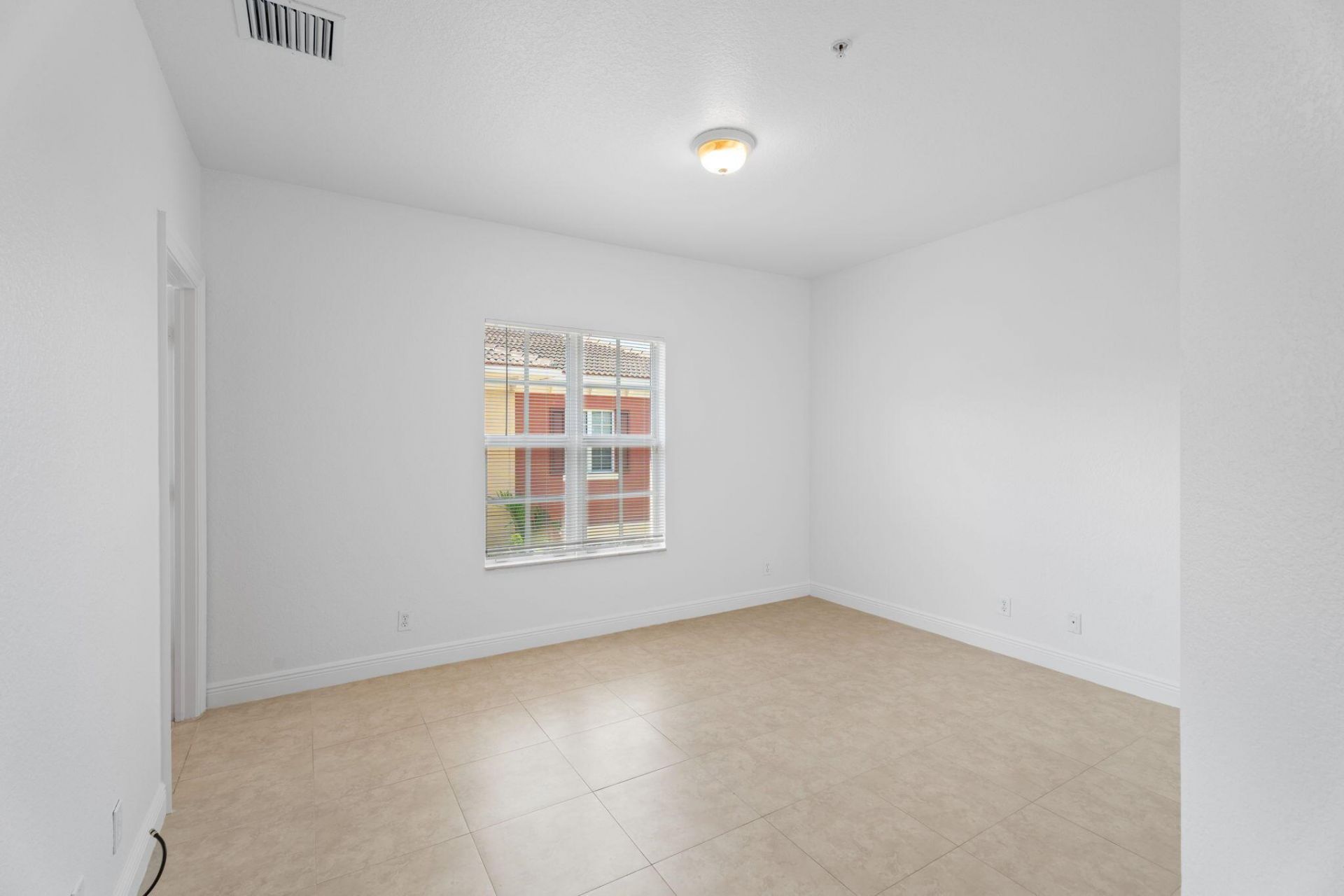 601 S Federal Highway, Unit 34, Lake Worth Beach, FL 33460 Photo